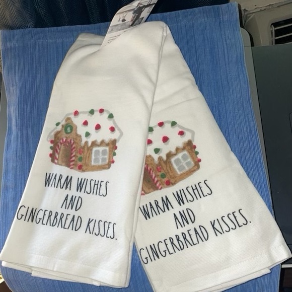 Rae Dunn WARM WISHES and GINGERBREAD KISSES Kitchen Dish / Hand Towel Set - Picture 4 of 9